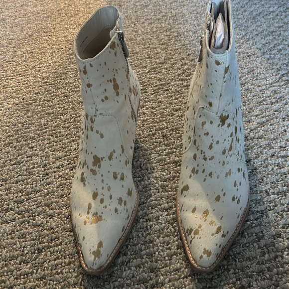 Like new! No box. dolce vita Cowhide Boots - Picture 5 of 7